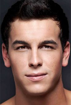 Марио Касас