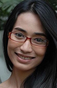 Моника Генри